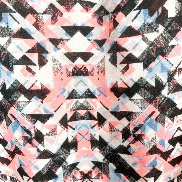 🌸2/$30🌸 Sheer Patterned Hollister Tank Top - Picture 2 of 8